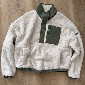 Vuori Women's Cozy Sherpa Popover in Dune Small Pristine Condition Worn Twice